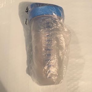 Tupperware Quick shake  $5 NWT